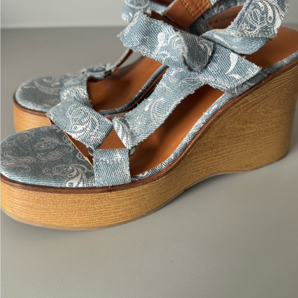 Lucky Brand Women Sz 7.5 Demmia Wood Wedge Platform Strappy Printed Denim Sandal - Picture 5 of 8